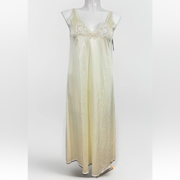 Vintage Dixie Belle Beige 100% Nylon Full Slip Adjustable Straps Size 36 Medium - Picture 1 of 9